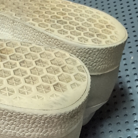 Adidas Men's Cream and White Gazelle Sneakers - Picture 5 of 7